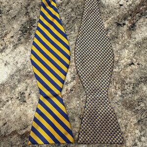 COUNTESS MARA REVERSIBLE YELLOW/BLUE PACK BOW TIE 100% SILK HANDMADE